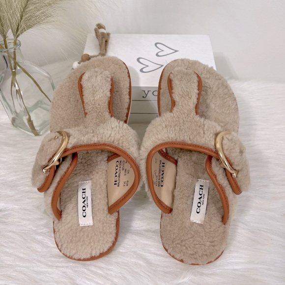 Women's Beige & Brown Fuzzy Thong Sandals w. Gold Hardware Size 37.5 - Picture 5 of 10